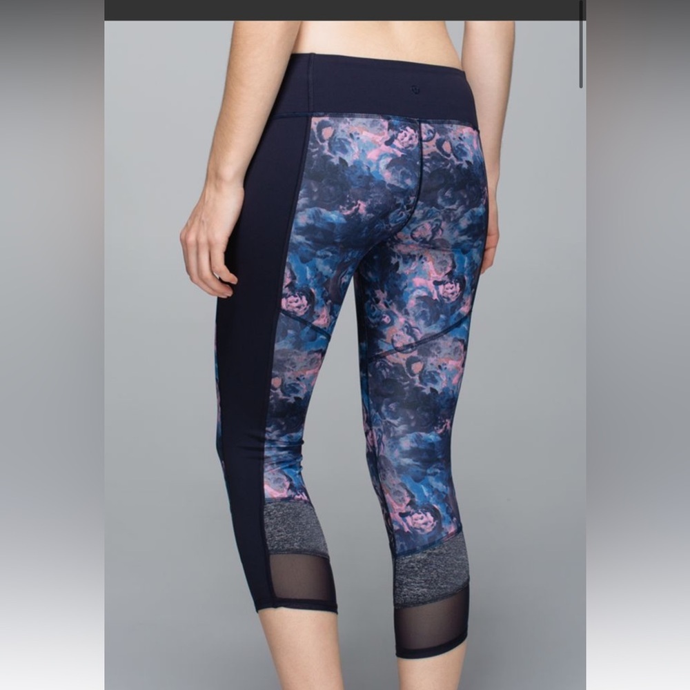 106. Lululemon If You're Lucky Crop Full-On Luxtreme
Moody Mirage Bark Berry 21”